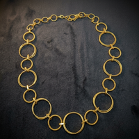 SOUMYA CREATIONS Colliers circulaires unisexes en laiton plaqué or faits à la main, design élégant et unique, longueur 18 pouces
