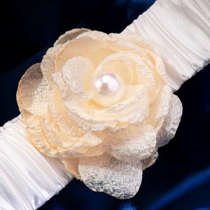 सुरुचिपूर्ण स्टाइलिश ब्राइडल गार्टर सरल बहुमुखी कपड़े फूल मोती पैर महिलाओं के लिए - Product Image 5