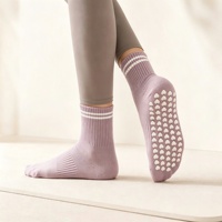 Chaussettes de Pilates personnalisées antidérapantes avec logo en silicone en forme de cœur pour femmes