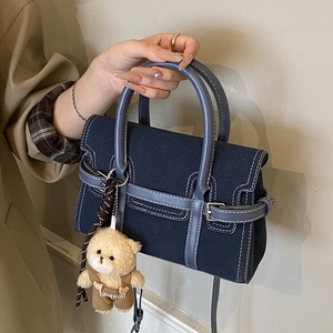 Borsa a tracolla piccola da donna retrò satinata con fiocco e stampa leopardata, chiusura magnetica, capacità 2-2,9L, versatile, quadrata, da portare a mano - Product Image 4