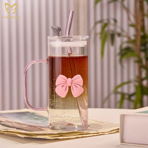 Vaso de agua cuadrado de vidrio rosa de 340 ml con lazo, resistente a altas temperaturas, con asa y pajita. - Product Image 1