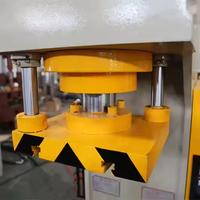 Presses hydrauliques polyvalentes à bras unique, idéales pour les panneaux solaires et les presses de fabrication de pales d'éoliennes