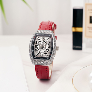 นาฬิกาข้อมือควอทซ์ทรงเหลี่ยมสำหรับสตรีประดับเพชรหรูหราทรงเหลี่ยมหน้าปัดเพชรประดับพลอยเทียมรูปตัวเรือนสีแดง - Product Image 5