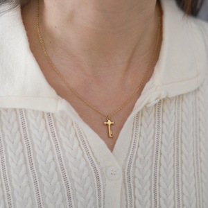 สร้อยคอจี้รูปกุญแจสแตนเลสสตีลแบบเรียบหรูสำหรับผู้หญิงจากไห่หนาน - Product Image 1