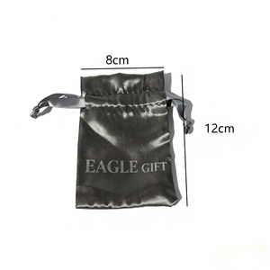 Sac cadeau en satin de soie imitation haut de gamme en gros, pochette à cordon en tissu chiffon froissé avec sangle pour mariage et fête - Product Image 3