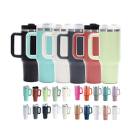 Tasse de voyage de Noël gravée au laser personnalisée 20oz 30oz 40oz gobelet en acier inoxydable blanc 40oz avec poignée 2.0 et couvercle en paille