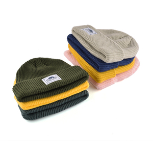 Bonnet classique à revers avec étiquette tissée personnalisée, fabricant, couleur unie, bonnet d'hiver chaud, bonnets en tricot épais pour femmes et hommes - Product Image 3