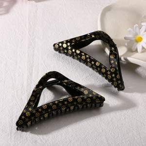 กิ๊บหนีบผมพลาสติกรูปสามเหลี่ยมขนาด 11.5 ซม. สไตล์เกาหลี แฟชั่นสำหรับสาวๆ ใช้ได้ทุกวัน เหมาะสำหรับงานพรอม - Product Image 1