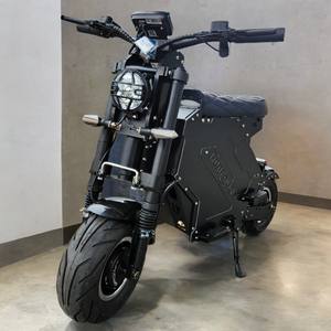 Scooter électrique tout-terrain haute performance Molo 5 72V 60V avec moteur à moyeu, double moteur, lumières LED et haut-parleur Bluetooth - Product Image 1