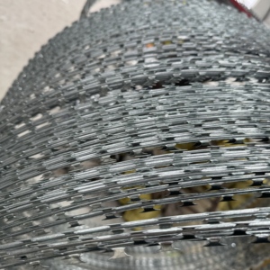 <span class=keywords><strong>Malla</strong></span> de Alambre de Púas Galvanizado con Recubrimiento de PVC para Cercas Agrícolas y Protección en Construcción - Precio de Fábrica - Product Image 6