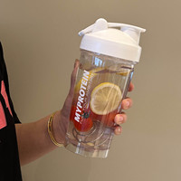 MYPROTEIN Gobelet shaker cylindrique sérigraphié pour sport et fitness, grande capacité graduée, résistant aux hautes températures