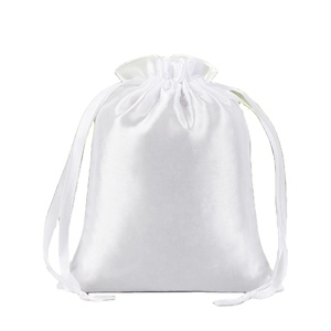 Sac cadeau de luxe en satin argenté avec cordon de serrage, logo personnalisé, pochette en cuir souple pour bijoux, pour emballage cadeau - Product Image 1