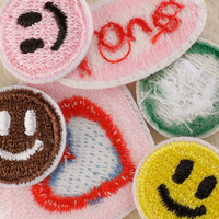Écusson de broderie thermocollant personnalisé pour visage d'expression de sourire Écusson de mode à paillettes pour vêtements Jeans Chapeaux