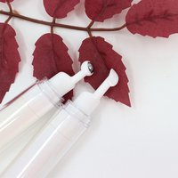 Bouteille cosmétique vide sans air avec rouleau sur 15ml 20ml bouteille de crème pour les yeux en plastique rouleau pompe sans air bouteille de lotion pour la crème pour les yeux