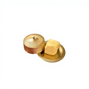 Beurrier rond en métal finition or avec couvercle, design solide et poli pour la conservation de la fraîcheur en cuisine, compatible lave-vaisselle - Product Image 1