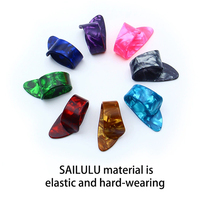 Vente en gros de toutes sortes de médiators de guitare en celluloïd, couvre-doigts et médiators de différentes couleurs en lots mélangés