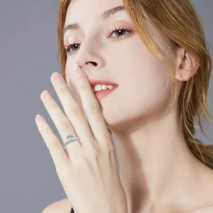 Anillo de Diamante de Corte Brillante Redondo Blanco de 1.0 Quilates, Plata de Ley 925 de Alta Calidad Personalizada, Joyería Premium de Marca CD Unisex - Product Image 4