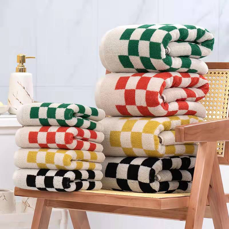 Serviette rétro en coton à longues fibres assorties aux couleurs de la peau Serviette de bain en damier à carreaux Serviette de bain absorbante douce