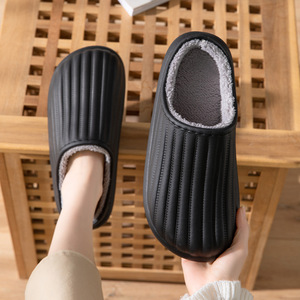 Nouvelles pantoufles décontractées d'extérieur pour femmes, style tendance, à bout fermé, avec semelle intérieure en peluche douce et chaude pour l'hiver, sabots pour dames - Product Image 1
