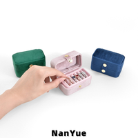 Boîte à bagues rectangulaire portable en velours avec bouton-pression, couvercle rabattable, fentes pour coussinets, logo personnalisé, emballage de bijoux, rangement, présentoir de vente au détail, cadeau