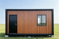 Maisons conteneurs couleur grain de bois, fabriquées sur mesure selon les exigences, adaptées aux entrepôts, à l'hébergement et aux bureaux.