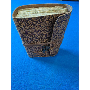 Nouveau carnet organisateur en cuir véritable fait main, best-seller, avec motif Terre Mère en relief, carnet de croquis, cadeau pour la Journée de la Terre - Product Image 2