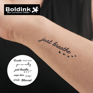 Tatuaje Temporal de Tinta Jagua, Diseño Personalizado Realista de Boldink, con Escritura 'Carpe Diem', Resistente al Agua, Larga Duración (2 Semanas) - Product Image 3