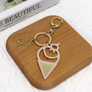 Porte-clés de <span class=keywords><strong>crème</strong></span> glacée personnalisé Nouveau porte-clés en alliage de <span class=keywords><strong>zinc</strong></span> Sac à dos Petit pendentif Fabricants Vente en gros Cadeaux commémoratifs de remise de diplôme - Product Image 1