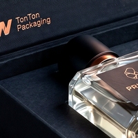 Boîte à parfum rigide écologique de style livre noir magnétique personnalisée avec insert ajusté pour cosmétiques, soins de la peau, parfum, cadeau