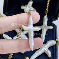 Muses Jewels - Grande réduction - Collier pendentif en acier inoxydable avec perle de culture d'eau douce naturelle en forme de croix - Anti-ternissement - Collier ras du cou - Colar De Perola