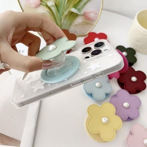 Support de téléphone magnétique en cuir INS tendance avec perles et fleurs, support de bureau flexible et coloré pour filles, support de téléphone portable - Product Image 4