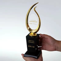 Cadeau d'affaires personnalisé Plaque en métal doré verre cristal flamme trophée et prix