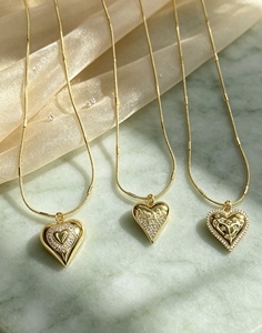 Collar con Colgante de Corazón Chapado en Oro de 18k, Diseño Exquisito de Joyería de Moda con Cadena de Serpiente - Product Image 4