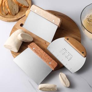 Raspadores de masa multifunción de acero inoxidable, mango de madera, cortador de Pizza, utensilios de cocina para hornear, herramientas para hornear y repostería - Product Image 1