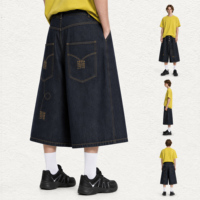Shorts en jean personnalisés pour hommes OEM ODM Taille haute Jambe large Indigo Couture dorée Streetwear Été Hip Hop Boutons tricotés Vente en gros