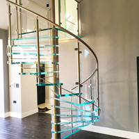 Escalier en colimaçon moderne et peu encombrant en acier au carbone pour appartement résidentiel
