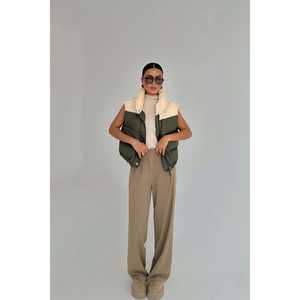 Chaleco Deportivo Acolchado Color Caqui con Ajuste Cómodo - Product Image 2