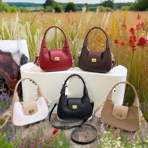 Bolso de diseño de lujo de una marca de alta gama, fabricado en PU con diseño geométrico para mujer. - Product Image 2