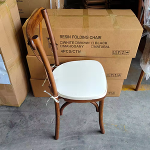 Moderne rustieke wijngaard-stijl stapelbare buitenmeubelen voor bruiloften en evenementen; houten crossback stoelen - Product Image 2