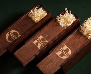 Boîte-cadeau de garçons d'honneur <span class=keywords><strong>en</strong></span> <span class=keywords><strong>bois</strong></span> personnalisable moderne debout meilleur homme présent souvenir mallette de rangement pour les propositions de mariage personnalisées - Product Image 1