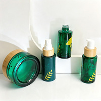 Ensemble de flacons de soin en verre vert imprimé sur mesure avec couvercle en bambou véritable – Fabrication directe, capacité personnalisée sur mesure, vente en gros