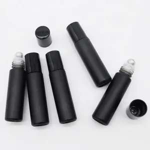 Rotolo di vetro nero satinato opaco popolare su bottiglia con sfera a rullo in acciaio inox per la cura della pelle cosmetica profumo olio 10ml