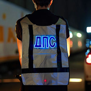 <span class=keywords><strong>El</strong></span> เสื้อกั๊กนิรภัยพร้อมเครื่องแบบน้ำหนักเบาไม่ให้แสงสะท้อนมองเห็นได้ในระยะ200เมตรในเวลากลางคืนเพื่อความปลอดภัยในการดับเพลิงตำรวจจราจร - Product Image 1
