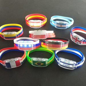 Pulsera Deportiva de Silicona LED Personalizada AXGIFTS, Brazalete para Fanáticos, Color Nacional Personalizado, Promocional, OEM, Pedido Mínimo de 500 Piezas - Product Image 1