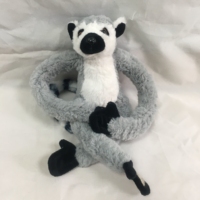 Peluche singe aux longs bras et longues jambes, peluche singe blanche et noire, peluche singe d'amour