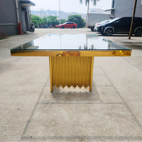 Mesa de Comedor Dorada con Cubierta de Vidrio Templado y Acero Inoxidable, Ideal para Eventos, Reuniones y Alquiler