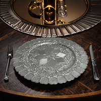 Assiettes rondes de luxe en PP durable de 13 pouces avec motif gravé personnalisé pour les tables de mariage et de fête