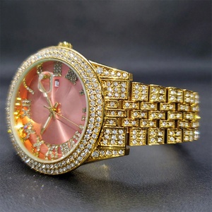 Reloj de Lujo Único para Hombre con Diamantes, Esfera Dorada con Números Árabes, Marca Personalizada, Movimiento de Cuarzo con Zirconia, Correa de 20mm, Esfera con Agujas, Resistente al Agua - Product Image 2