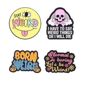 เข็มกลัดเคลือบ Born Weird Stay Weird 0 ฉันต้องพูดอย่างแปลก ๆ หรือจะตาย ต้องเสียชีวิต ของที่ระลึกแบบย้อนยุคสำหรับติดกระเป๋าเป้สะพายหลังหรือปกเสื้อ - Product Image 1