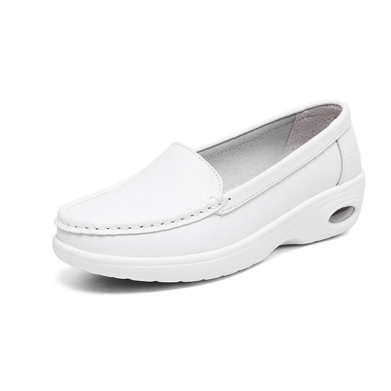 รองเท้าส้นแบนสีขาว